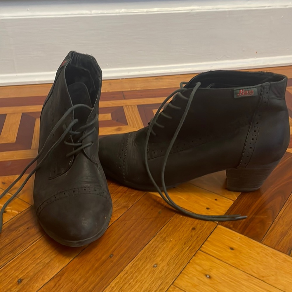 Bass  “Vintage” booties